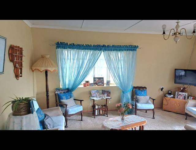 5 BEDROOM HOUSE FOR SALE IN EASTWOOD